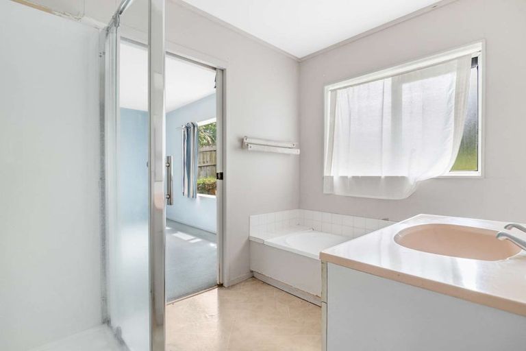 Photo of property in 6 Skelton Avenue, Randwick Park, Auckland, 2105