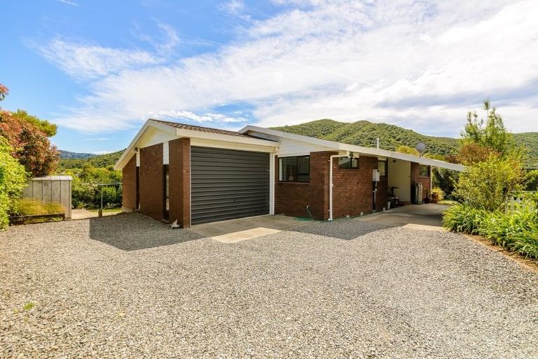 Photo of property in 243a Waikawa Road, Waikawa, Picton, 7220