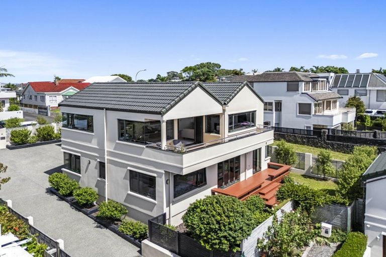 Photo of property in 5 Midway Avenue, Castor Bay, Auckland, 0620