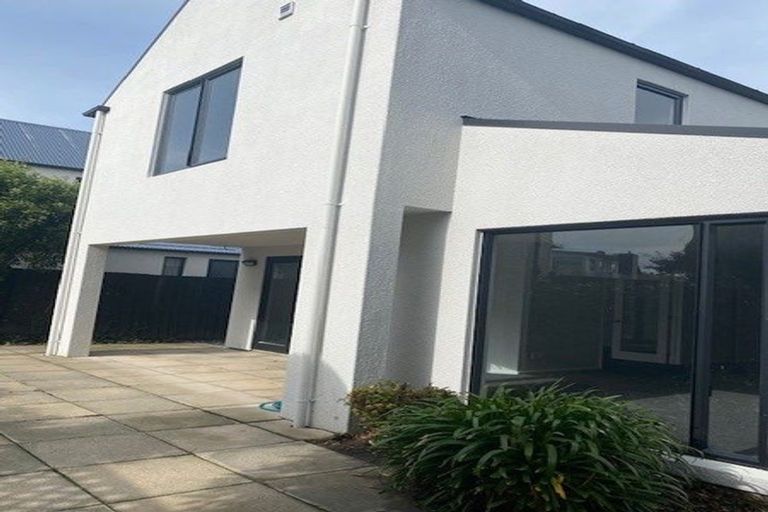 Photo of property in 32 Oakford Close, Riccarton, Christchurch, 8011