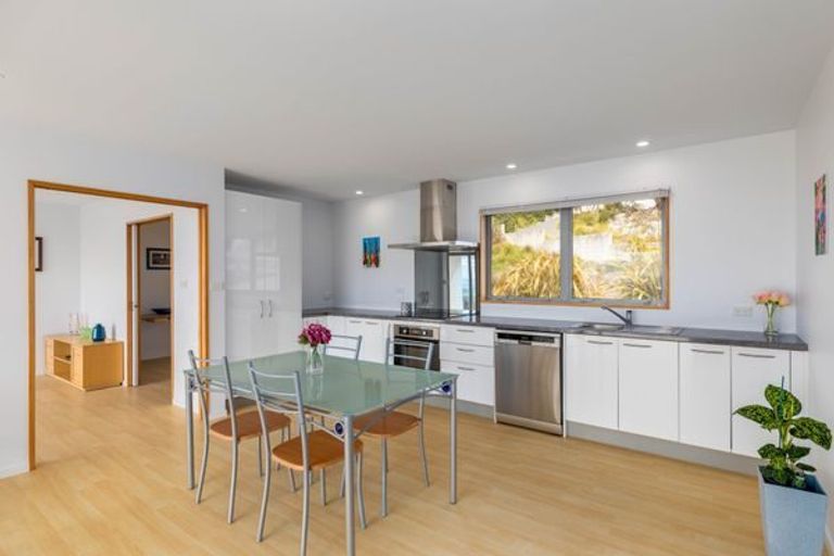 Photo of property in 5 Stoneyridge Close, Mount Pleasant, Christchurch, 8081