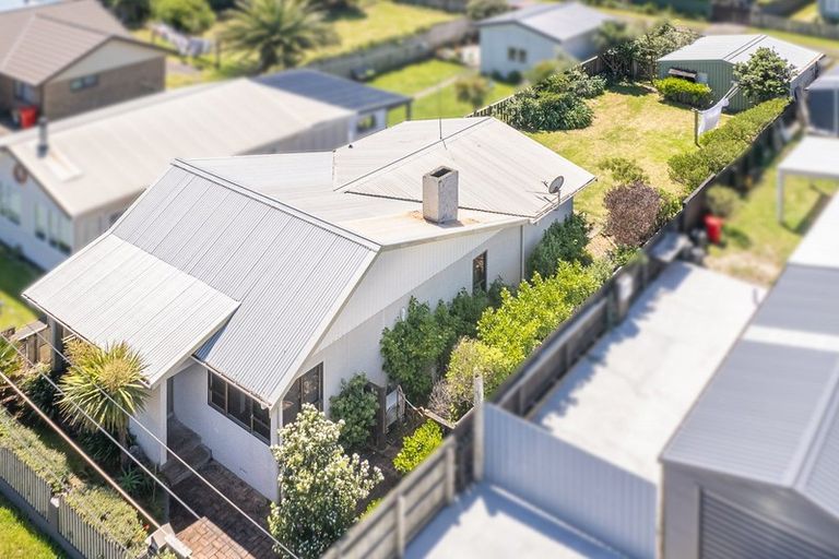 Photo of property in 10 Seafront Road, Castlecliff, Whanganui, 4501