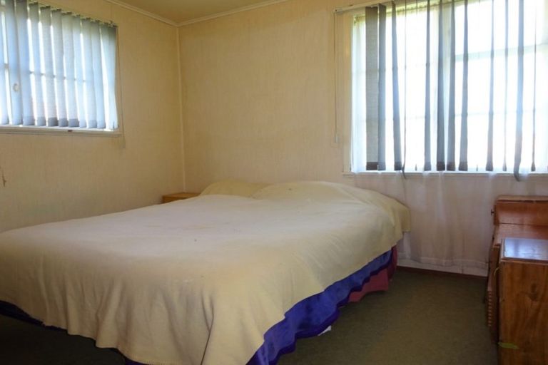 Photo of property in 15 Churchill Crescent, Foxton, 4814