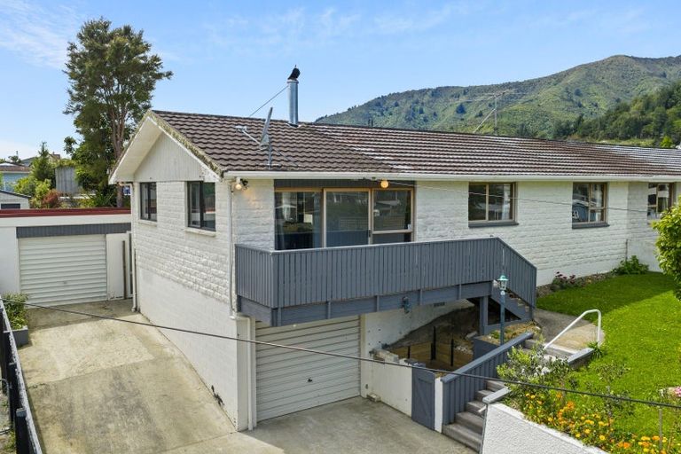 Photo of property in 2-1a Leicester Street, Picton, 7220