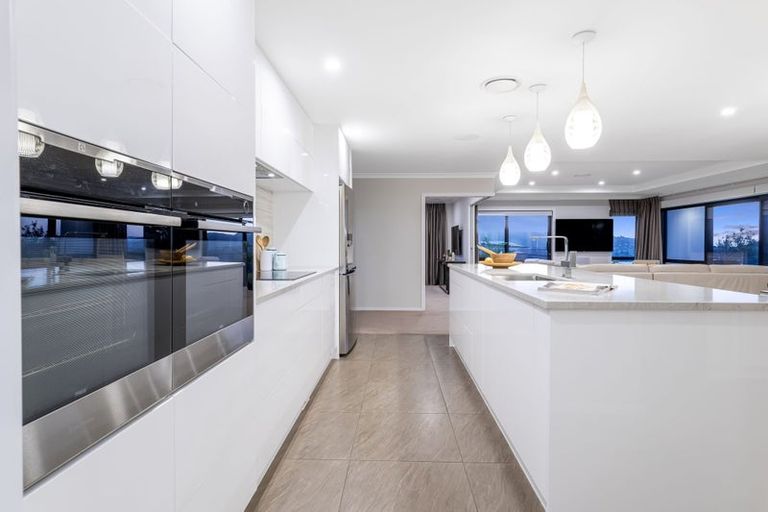 Photo of property in 14 Wangapeka Way, Aotea, Porirua, 5024