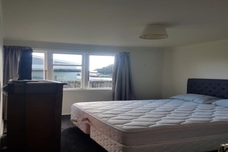 Photo of property in 48 Omata Road, Marfell, New Plymouth, 4310