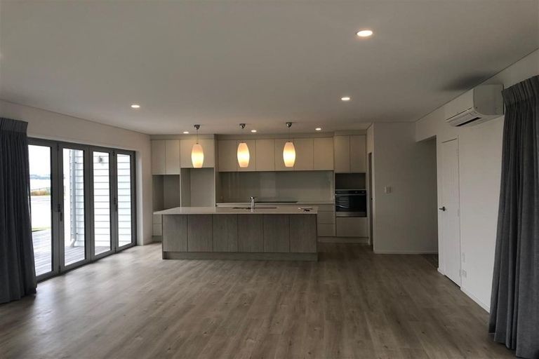 Photo of property in 2 Trevally Place, Snells Beach, 0920