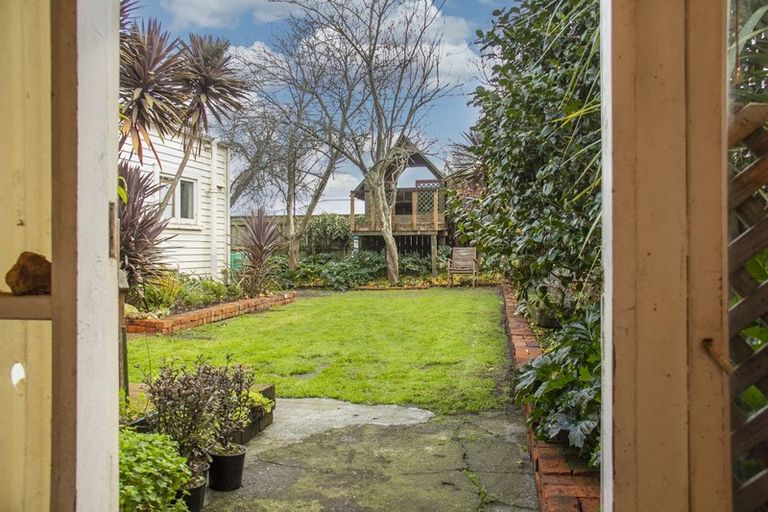 Photo of property in 1 Tyne Street, Carterton, 5713