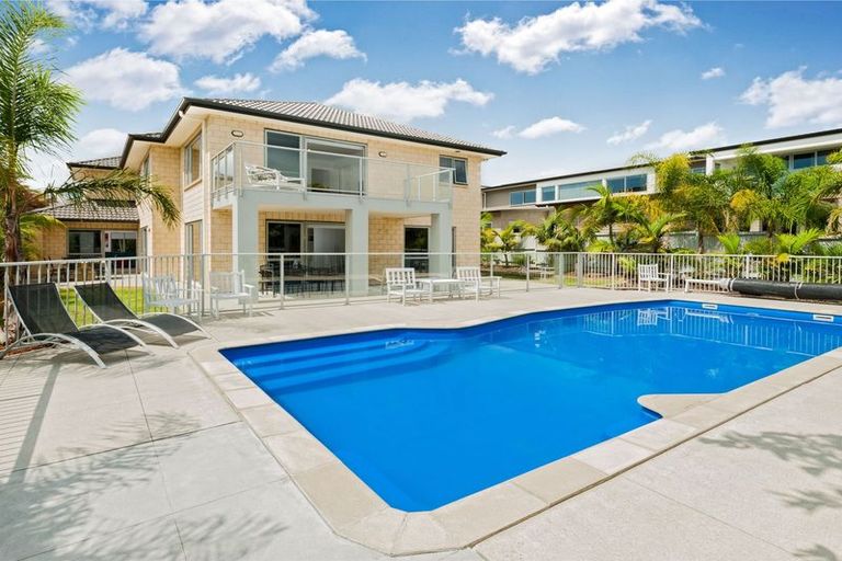 Photo of property in 9 Fairbairn Place, East Tamaki Heights, Auckland, 2016