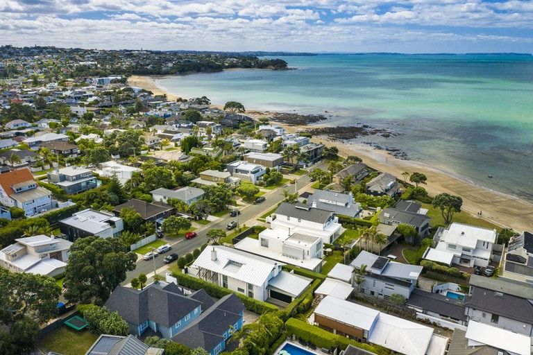 Photo of property in 19 Muritai Road, Milford, Auckland, 0620
