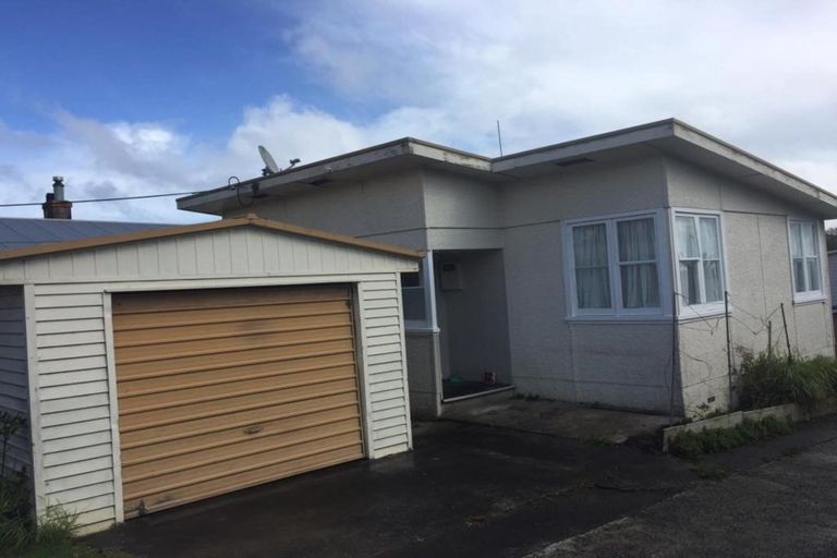 Photo of property in 51 Woodglen Road, Glen Eden, Auckland, 0602