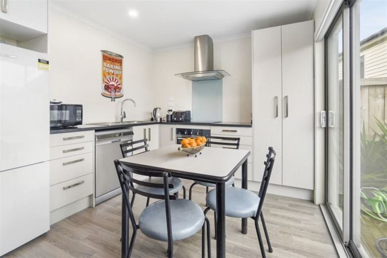 Photo of property in 2/215 Massey Street, Frankton, Hamilton, 3204