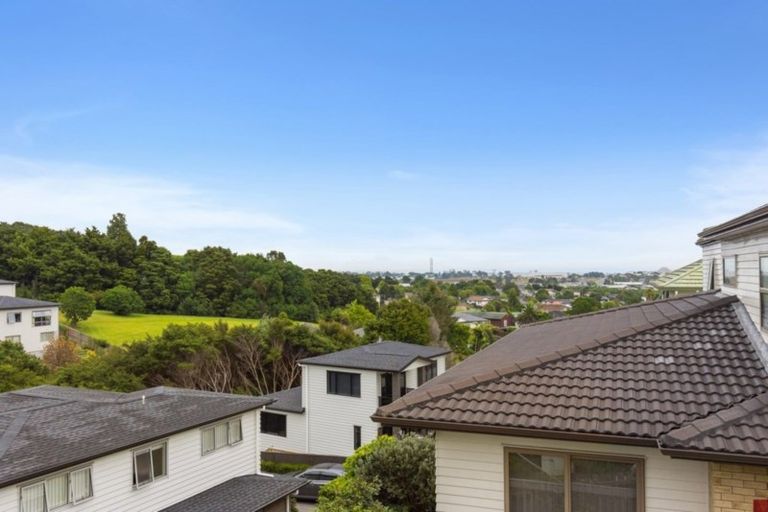 Photo of property in 12 Pistachio Place, Goodwood Heights, Auckland, 2105
