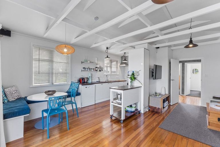 Photo of property in 60 Sarah Street, Waikawa Beach, Levin, 5573