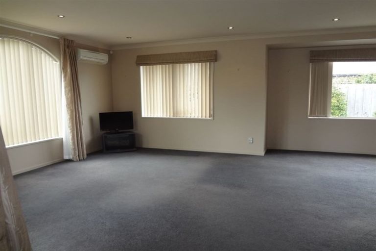 Photo of property in 6 Len Hale Place, Parklands, Christchurch, 8083