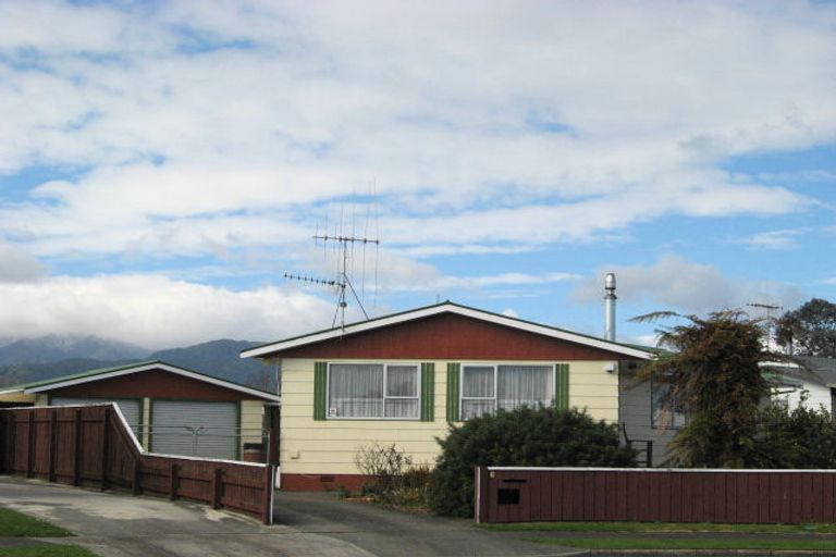 Photo of property in 7 Broadbelt Grove, Levin, 5510