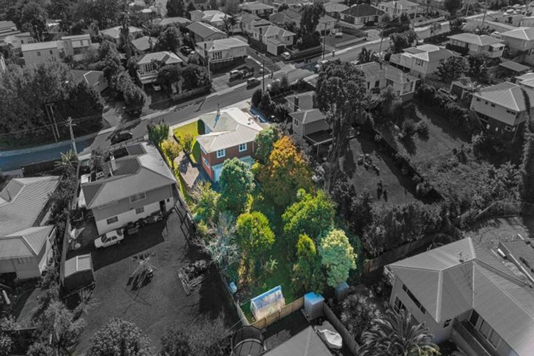 Photo of property in 30 Sylvan Crescent, Te Atatu South, Auckland, 0610