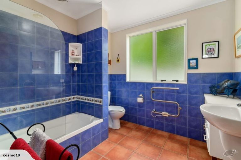 Photo of property in 16 Caulfield Place, Pukehangi, Rotorua, 3015