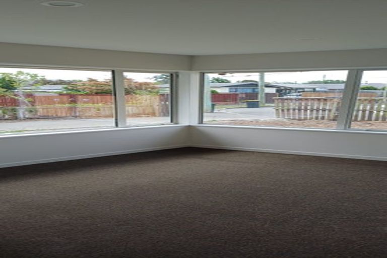 Photo of property in 5 Craig Place, Redwood, Christchurch, 8051