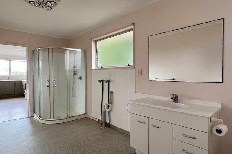 Photo of property in 16a Normanton Street, Glenfield, Auckland, 0629