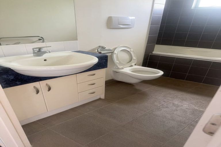 Photo of property in 93/2 Armoy Drive, East Tamaki, Auckland, 2016