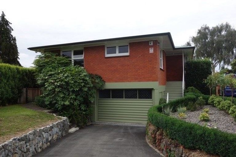 Photo of property in 32 Kensington Place, Fairfield, Hamilton, 3214
