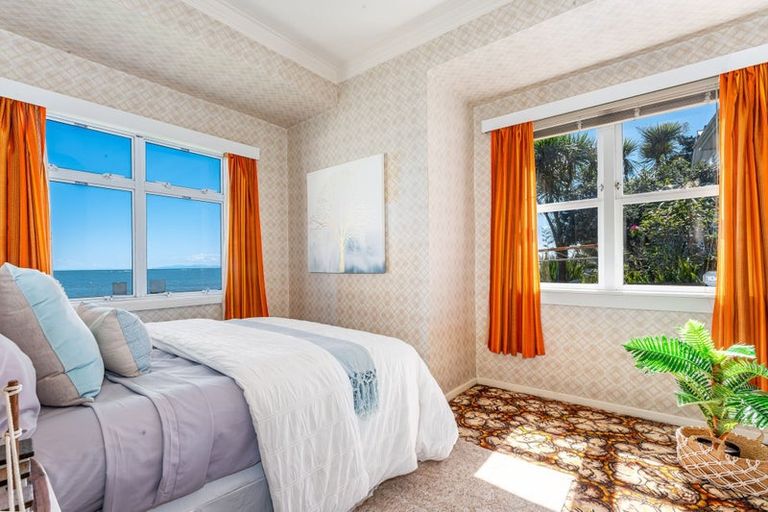 Photo of property in 17 Moana Road, Plimmerton, Porirua, 5026