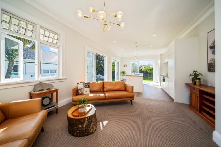 Photo of property in 25 Mount Edgcumbe Street, New Plymouth, 4310