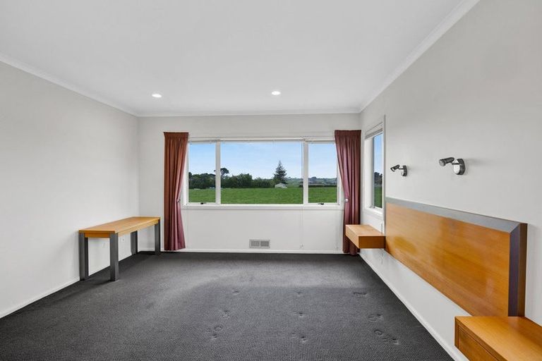 Photo of property in 8 Edna Wills Place, Hawera, 4610