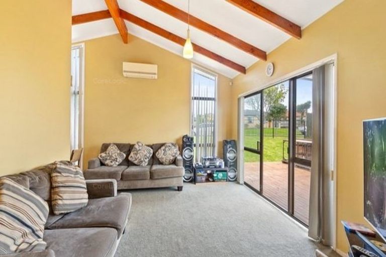 Photo of property in 71 Etherton Drive, Weymouth, Auckland, 2103
