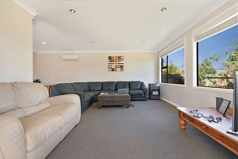 Photo of property in 32 Willow Avenue, Hannahs Bay, Rotorua, 3010