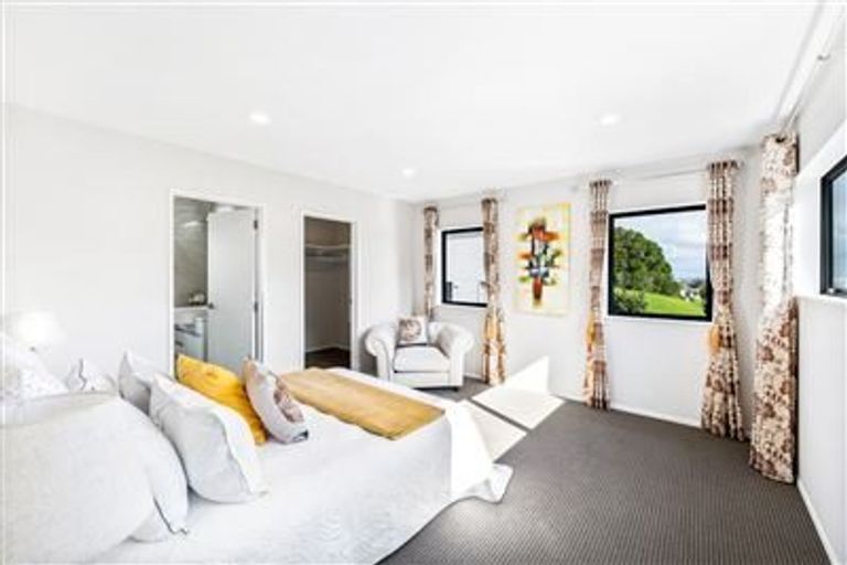 Photo of property in 32 The Enclave, Totara Heights, Auckland, 2105