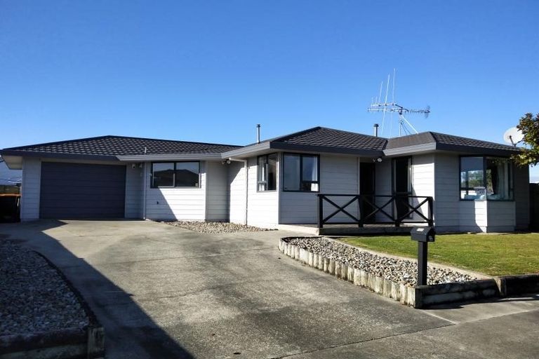 Photo of property in 96 Hillcrest Drive, Kelvin Grove, Palmerston North, 4414