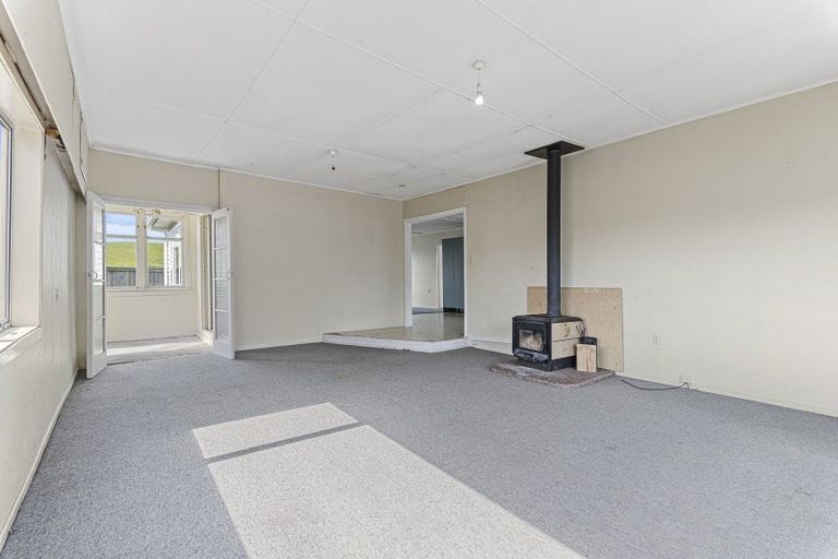 Photo of property in 44 Egmont Road, Waiwhakaiho, New Plymouth, 4312
