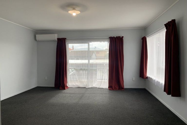 Photo of property in 9 Alston Avenue, Kelston, Auckland, 0602