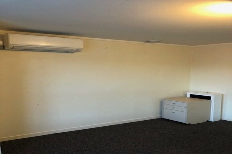 Photo of property in 82 Rolleston Street, Mount Cook, Wellington, 6021