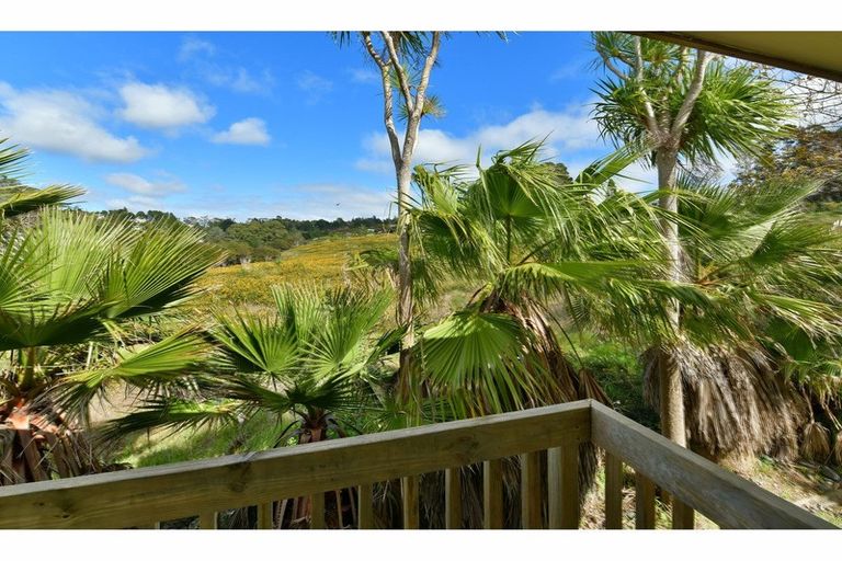 Photo of property in 1/607 Whangaparaoa Road, Stanmore Bay, Whangaparaoa, 0932