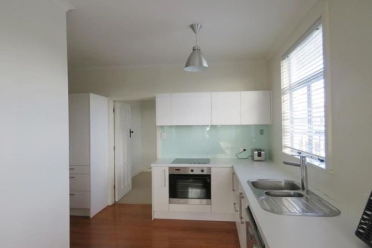 Photo of property in 24 Bayly Road, Moturoa, New Plymouth, 4310