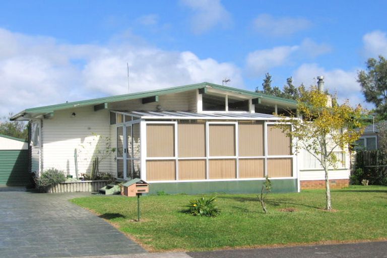 Photo of property in 16 Grimshaw Place, Henderson, Auckland, 0612
