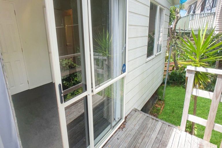 Photo of property in 37 Chatsworth Crescent, Pakuranga Heights, Auckland, 2010