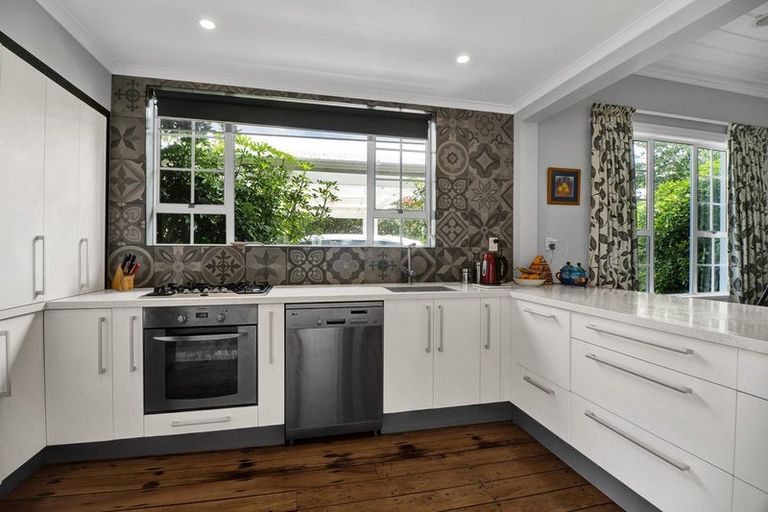 Photo of property in 51 Brois Street, Frankleigh Park, New Plymouth, 4310