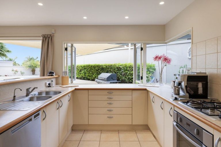 Photo of property in 2 Sissinghurst Court, Bethlehem, Tauranga, 3110