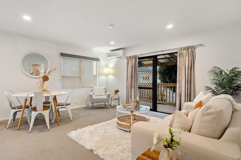 Photo of property in 2/7 Eskdale Road, Birkdale, Auckland, 0626