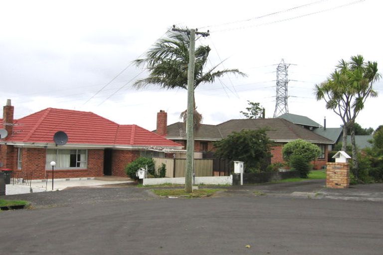 Property details for 13 Kelsey Crescent, Hillsborough, Auckland, 1042