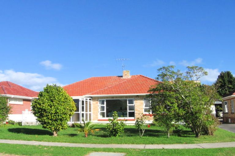 Photo of property in 10 Norfolk Place, Papatoetoe, Auckland, 2025