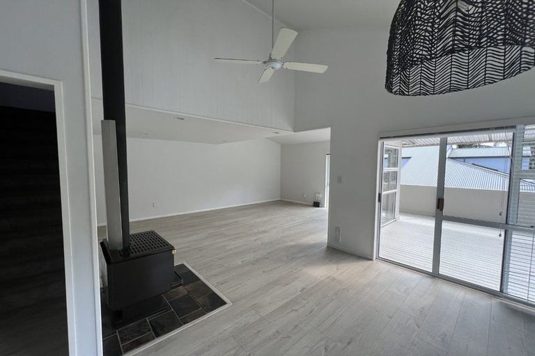 Photo of property in 1/6 Brown Street, Manly, Whangaparaoa, 0930