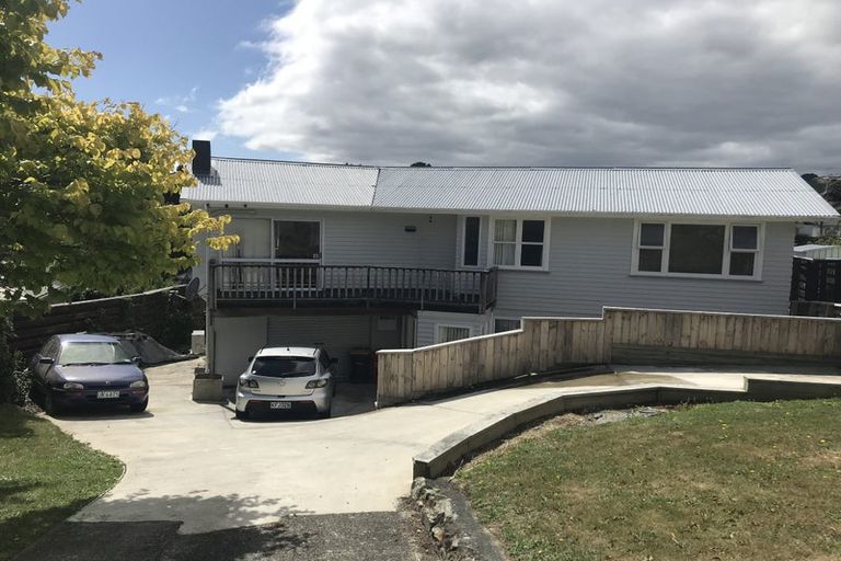 Photo of property in 32 Lynda Avenue, Paparangi, Wellington, 6037