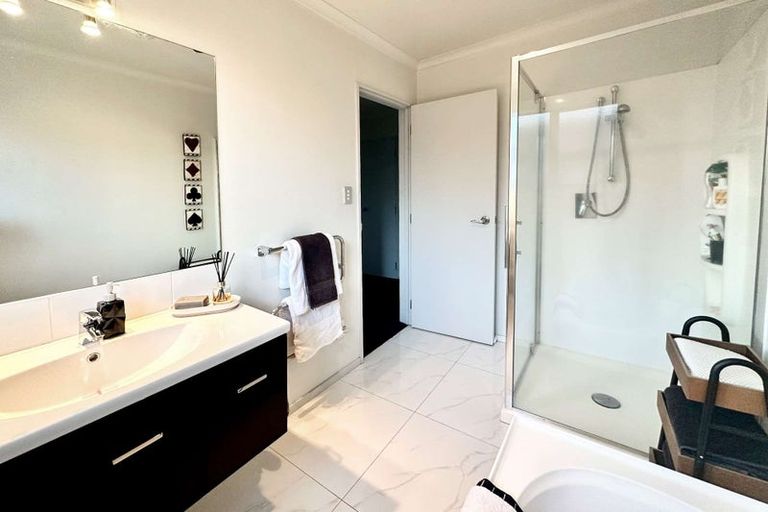 Photo of property in 28 Branigan Parade, Kelvin Grove, Palmerston North, 4414