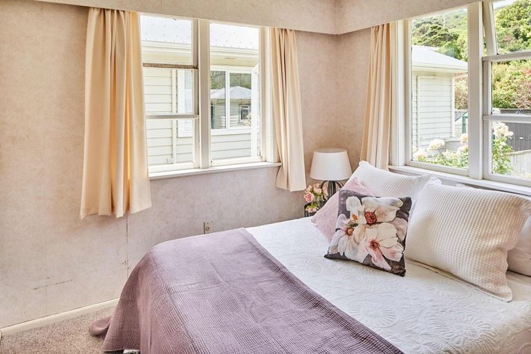 Photo of property in 58 Airlie Road, Plimmerton, Porirua, 5026