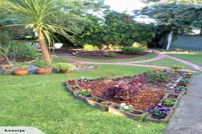 Photo of property in 27 The Drive, Tawa, Wellington, 5028